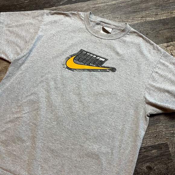 Vintage Nike Shirt Grey Size Large Y2K Silver Tag Logo Check Sport KC Tee - Picture 2 of 6